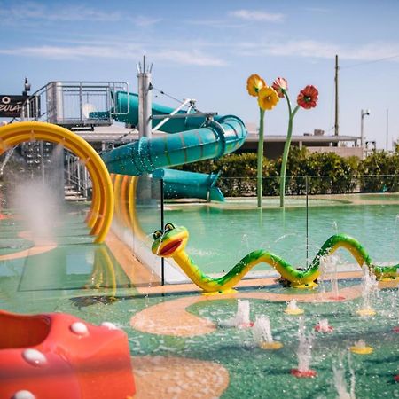 Trevi Family Resort Cattolica Bagian luar foto
