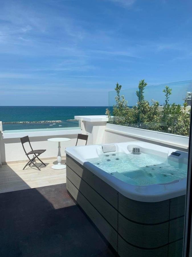 Trevi Family Resort Cattolica Bagian luar foto