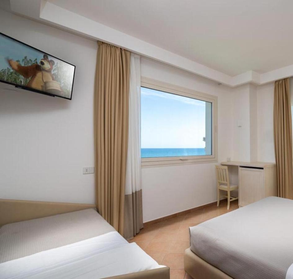 Trevi Family Resort Cattolica Bagian luar foto