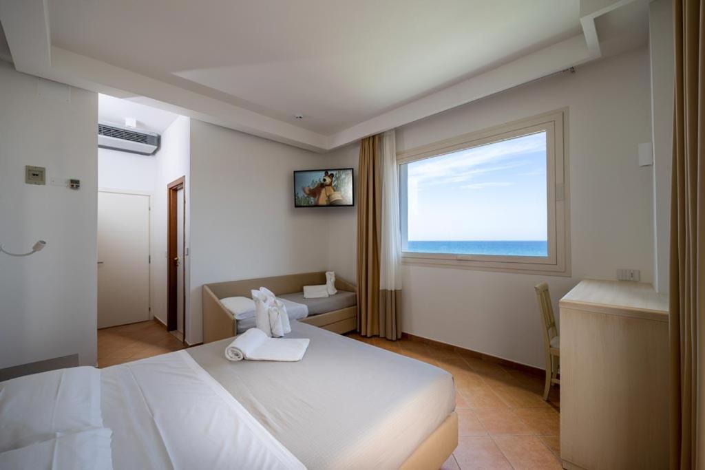 Trevi Family Resort Cattolica Bagian luar foto