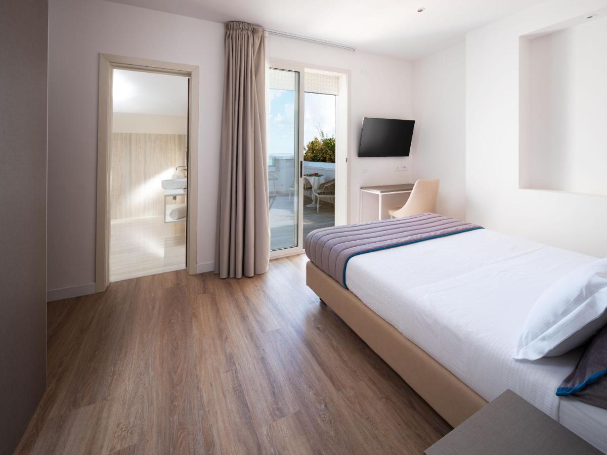 Trevi Family Resort Cattolica Bagian luar foto