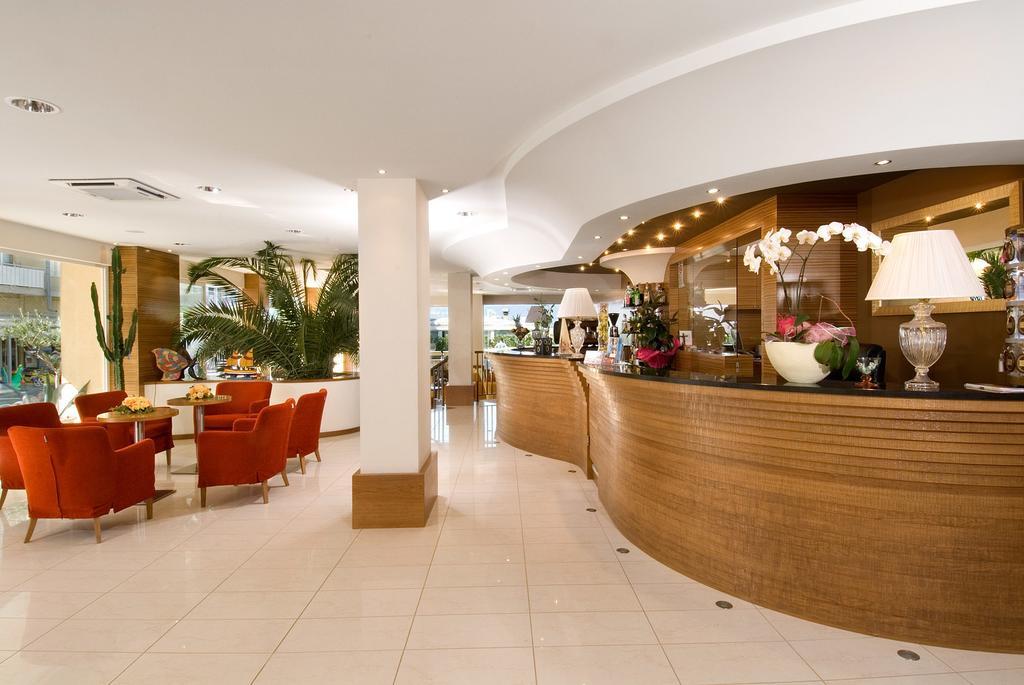 Trevi Family Resort Cattolica Bagian luar foto