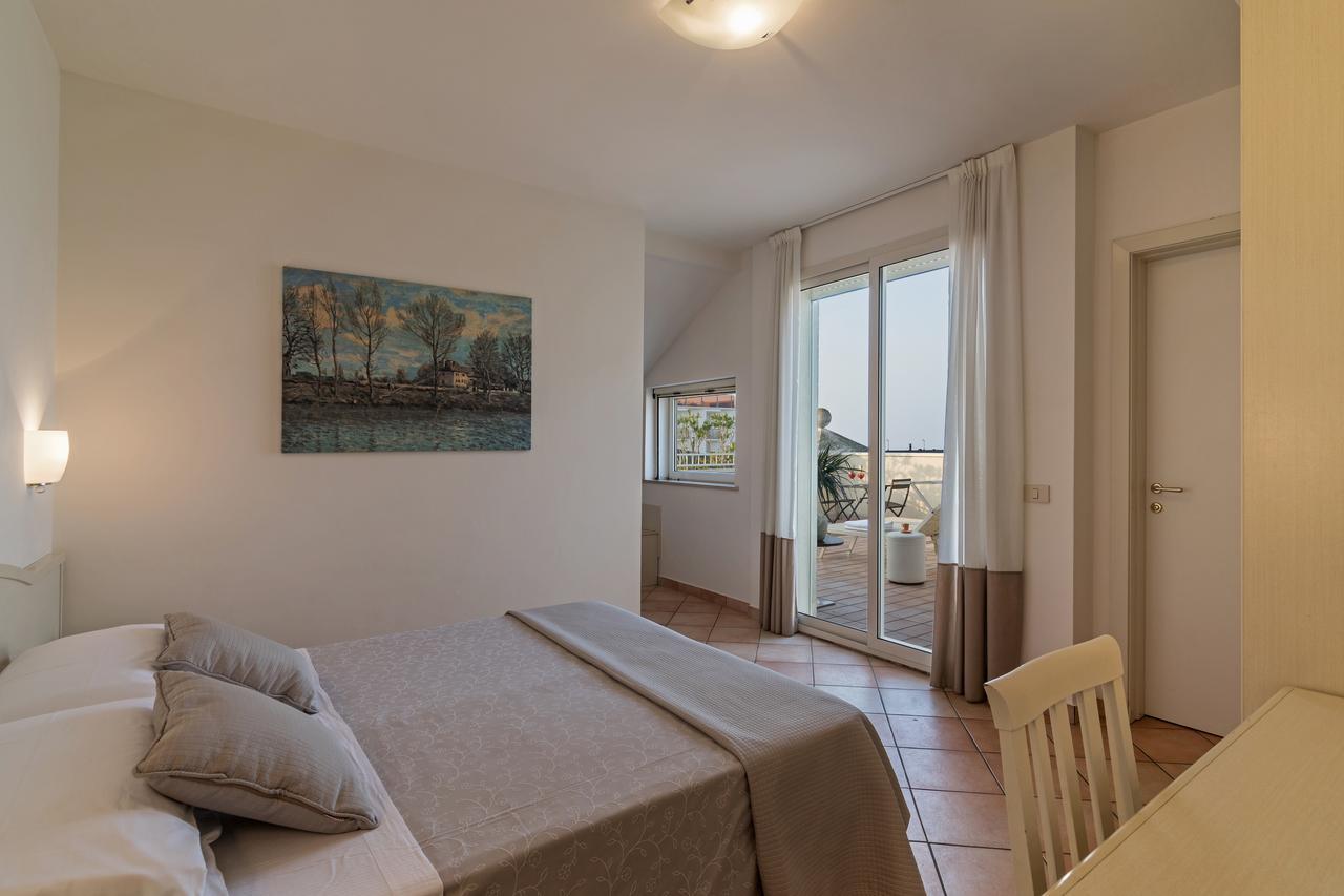 Trevi Family Resort Cattolica Bagian luar foto