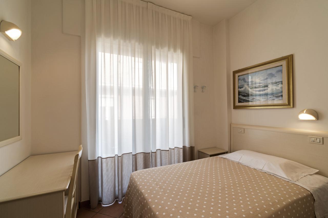 Trevi Family Resort Cattolica Bagian luar foto