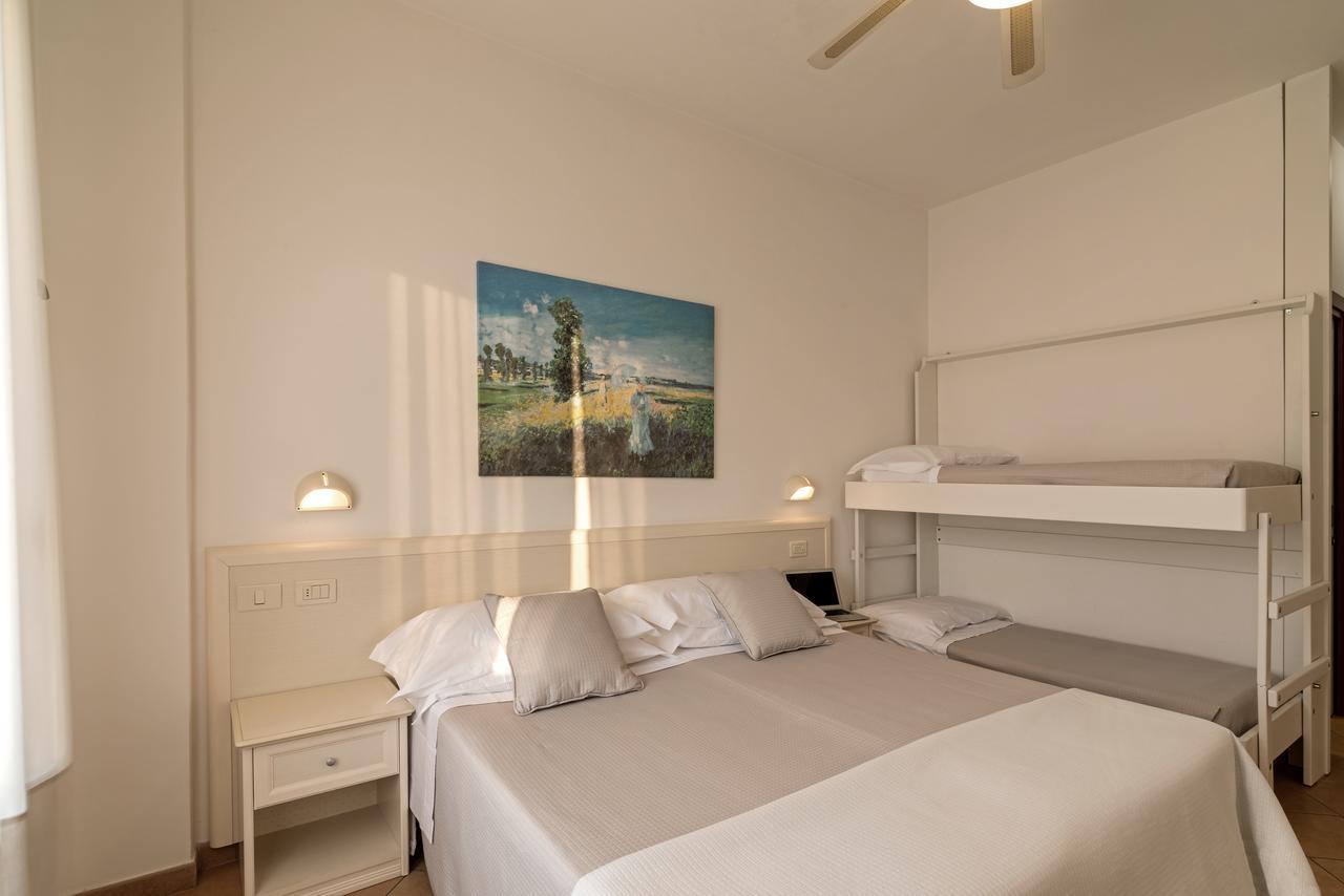 Trevi Family Resort Cattolica Bagian luar foto