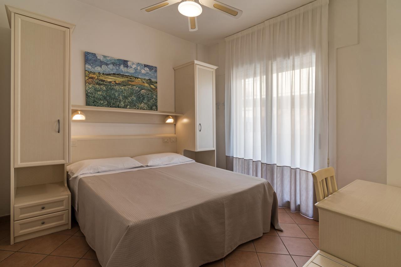 Trevi Family Resort Cattolica Bagian luar foto